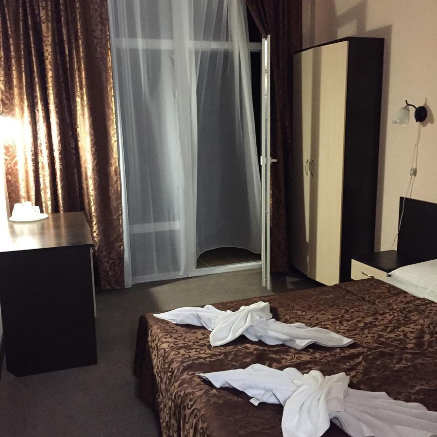 Hotel Anna 皮聪达 外观 照片